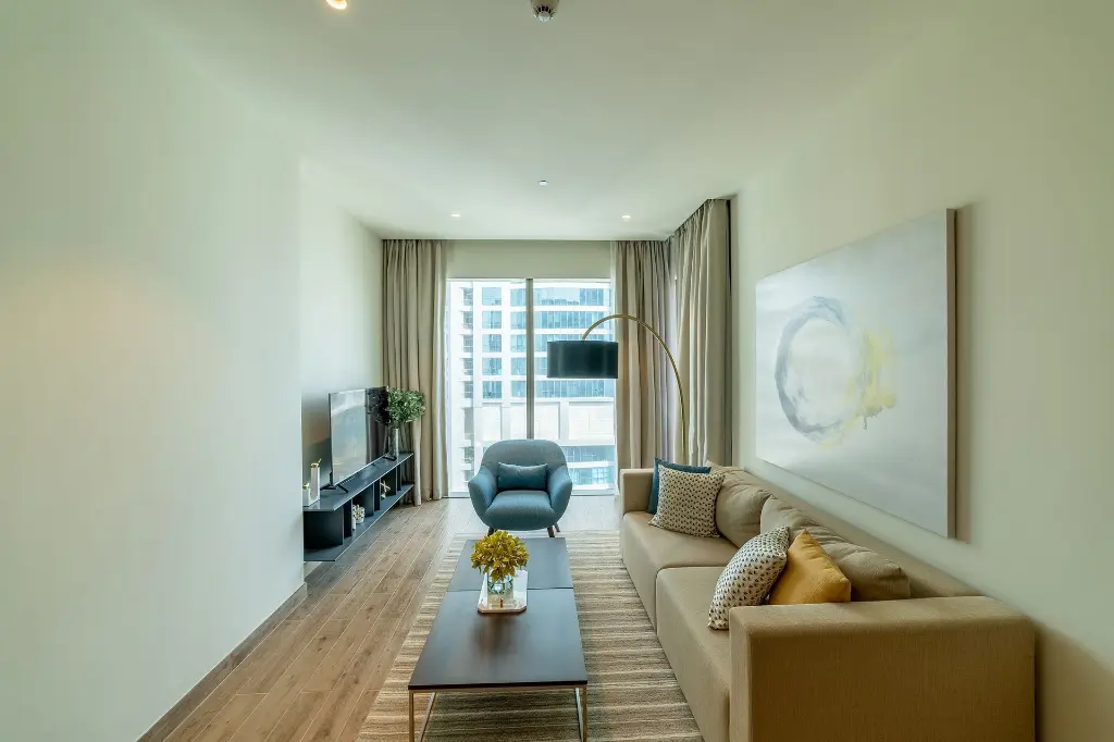 real-estate-photographer-jl1brb06.webp