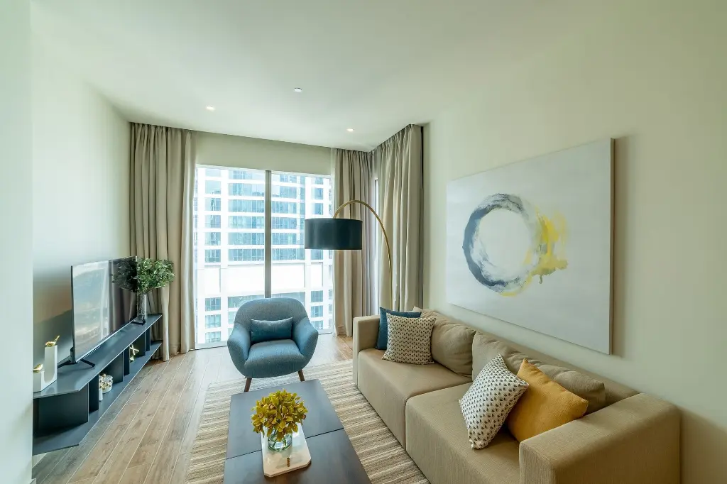 real-estate-photographer-jl1brb04.webp