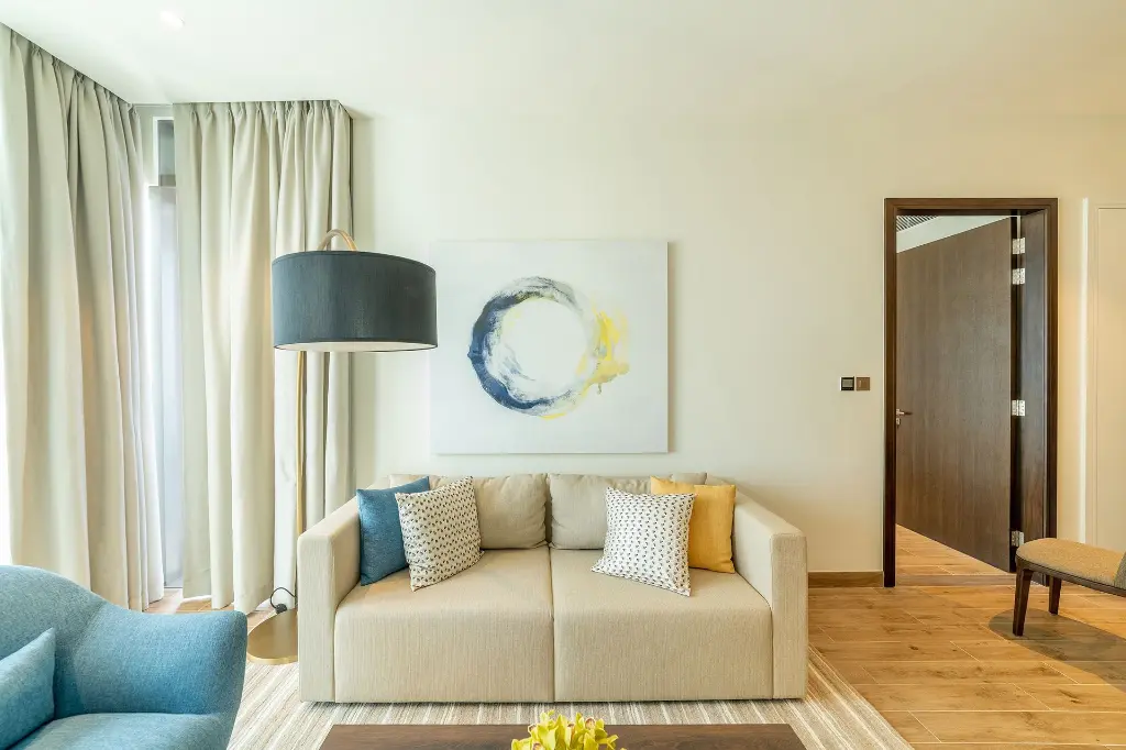 real-estate-photographer-jl1brb08.webp