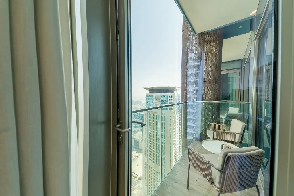 real-estate-photographer-jl1brb09.webp